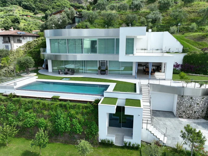 Villa sul lago di Iseo lavori finiti 1
