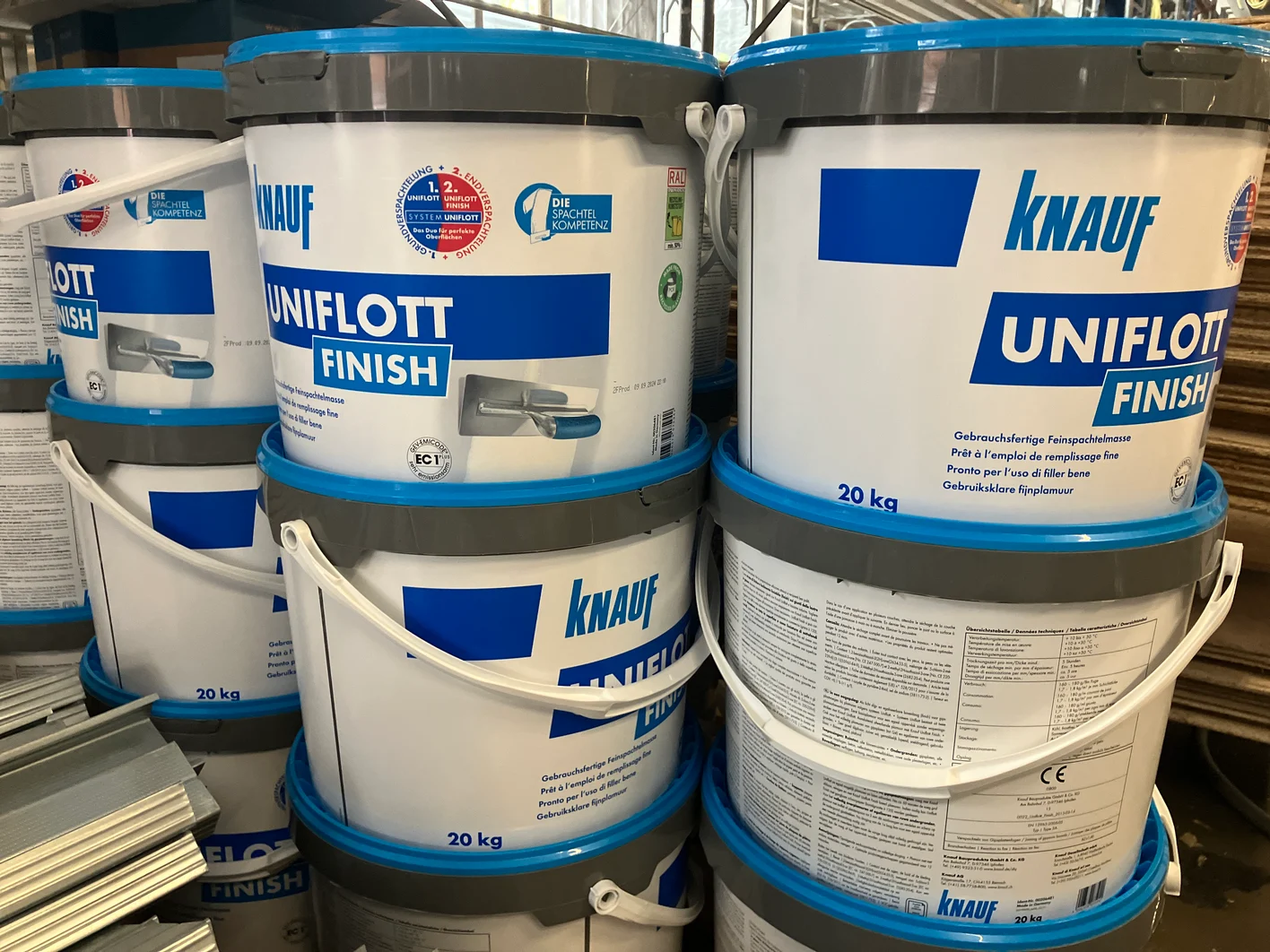 Uniflott-Finish-Kübel-auf-Baustelle