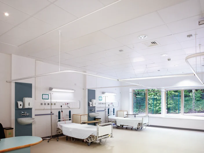 Straipsnis - Akustinės lubos ligoninėse sprendžia ne tik triukšmo problemas - 2