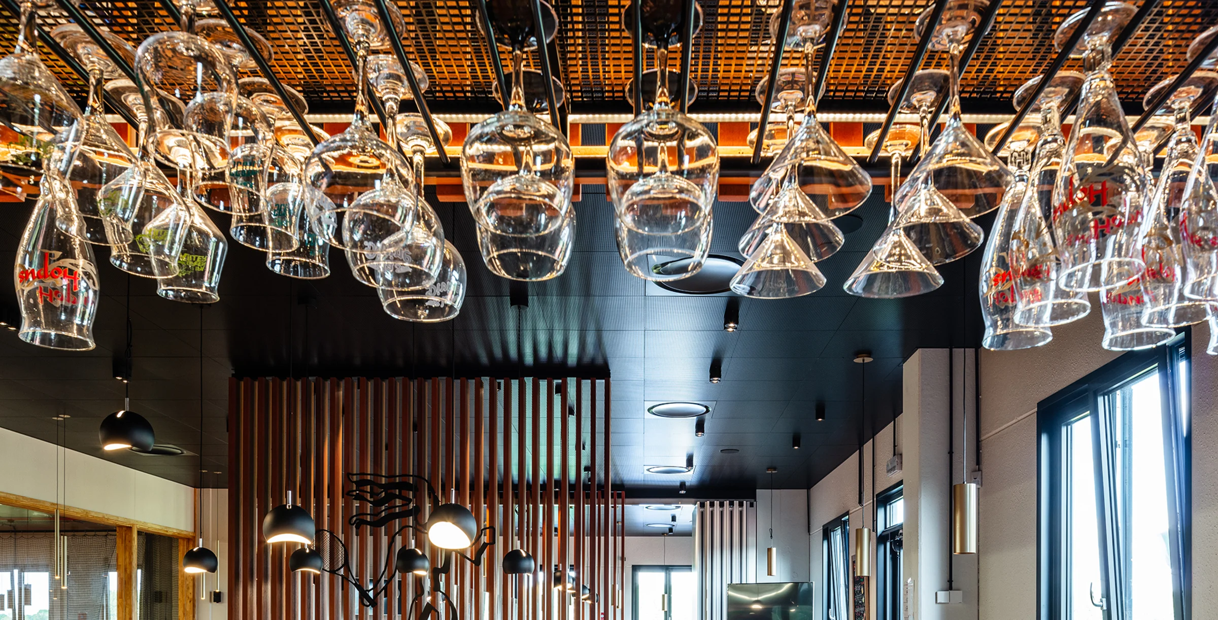 812-4446-black-acoustic-cielings-in-restaurant-web