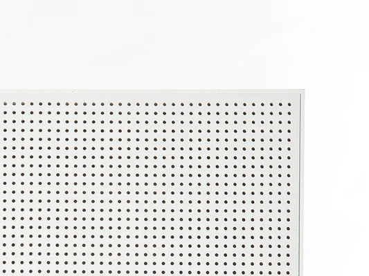 Knauf - Plaza+ Unity 4 S15 12.5 akustiikka kipsilevy kattoon - Plaza med Unity 4 perforering closeup kant A+