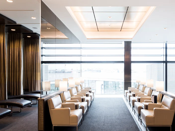 UK-United-Airlines-Global-First-Lounge-and-United-Club-02
