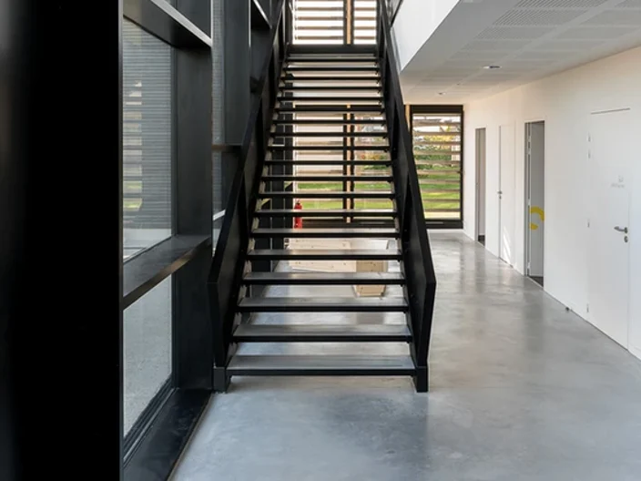 Escalier intérieur - SALLE OMNISPORT - AUROS 
