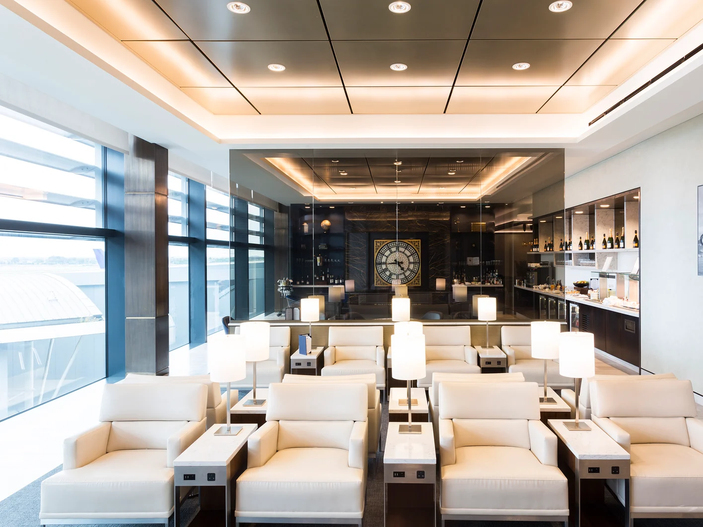 UK-United-Airlines-Global-First-Lounge-and-United-Club-15