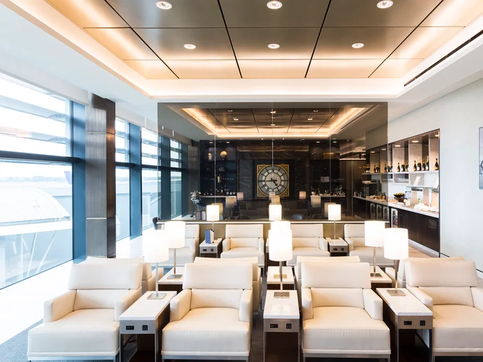 UK-United-Airlines-Global-First-Lounge-and-United-Club-15