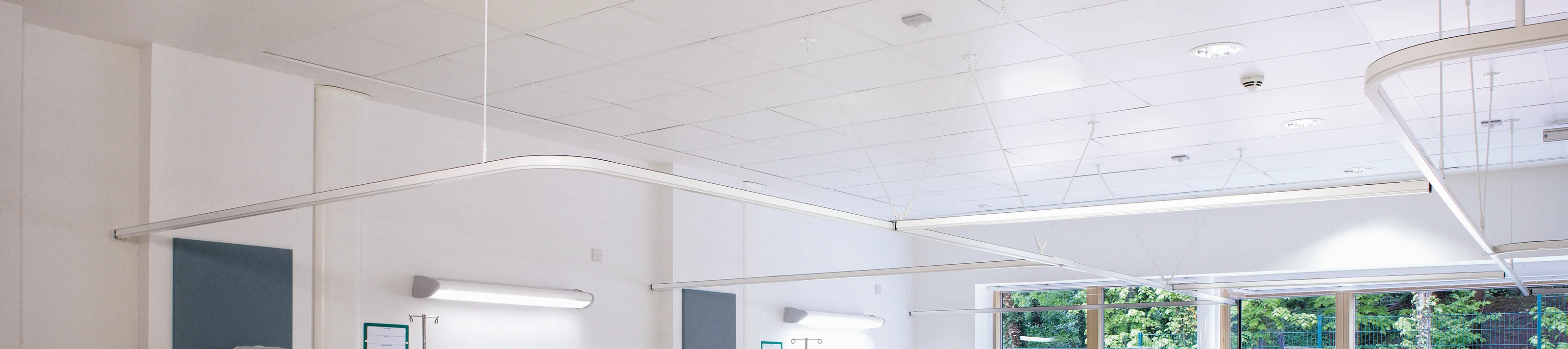 Straipsnis - Akustinės lubos ligoninėse sprendžia ne tik triukšmo problemas