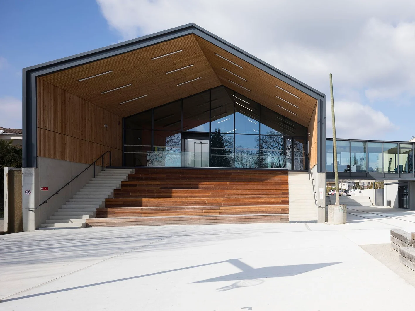 Solution amenagement interieur boite dans la boite knauf Mediatheque Les Granges Saint Jea