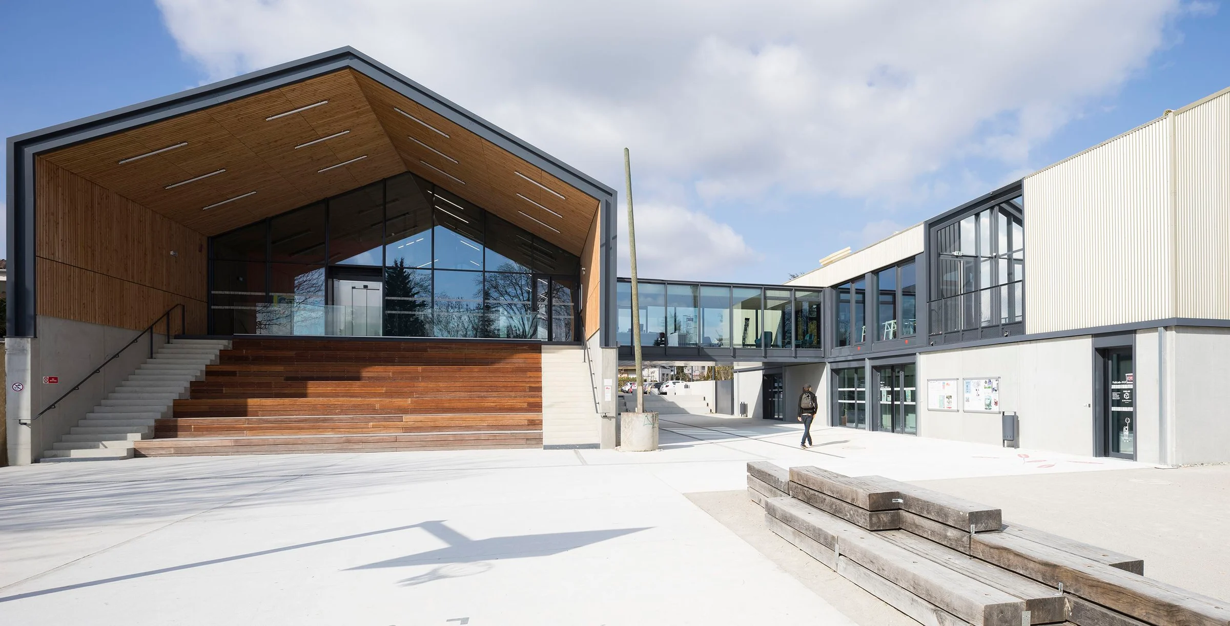 Solution amenagement interieur boite dans la boite knauf Mediatheque Les Granges Saint Jea
