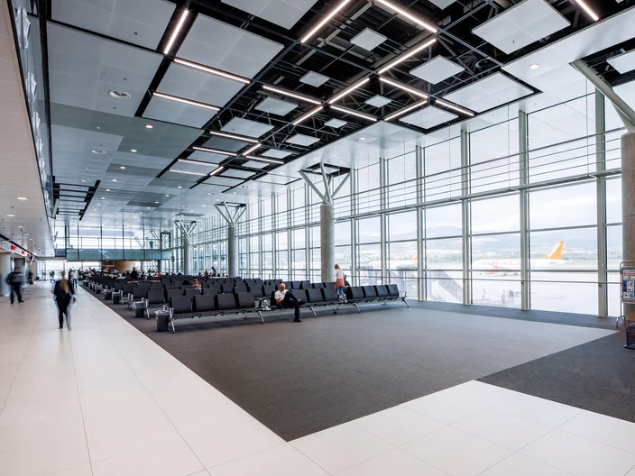 HR-Split-Airport-02