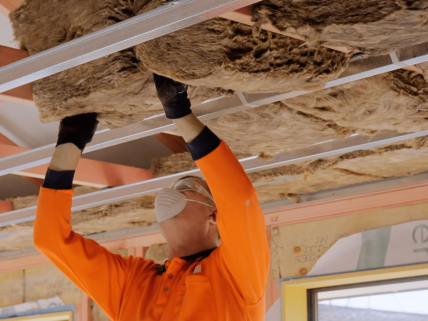 ki-installing-r7.0-insulation skillion roof