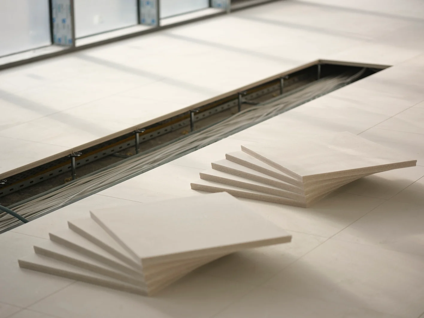 Referenz Office Building Turkey - GIFAfloor DB green Platten auf Boden