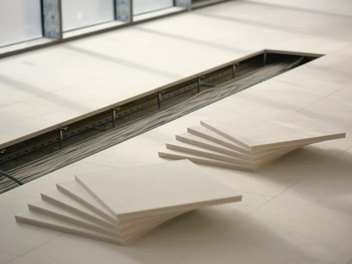 Referenz Office Building Turkey - GIFAfloor DB green Platten auf Boden