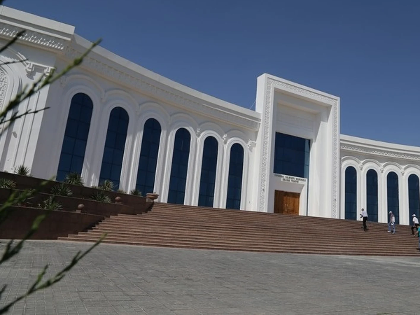 Buxoro-viloyat-musiqiy-dramatik-teatri-2