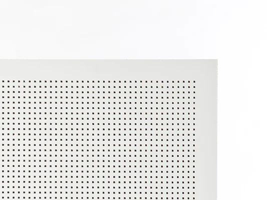 Knauf - Plaza Micro S15/24 9,5 akustiikka kipsilevy kattoon - Plaza med Micro perforering closeup kant A