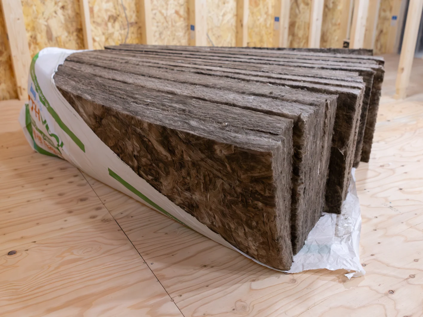 Earthwool unfaced batt packaging - Hachinohe case study