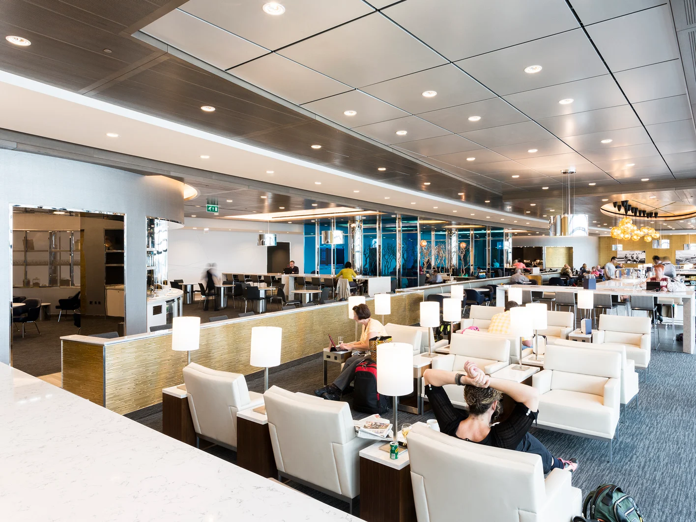 UK-United-Airlines-Global-First-Lounge-and-United-Club-05