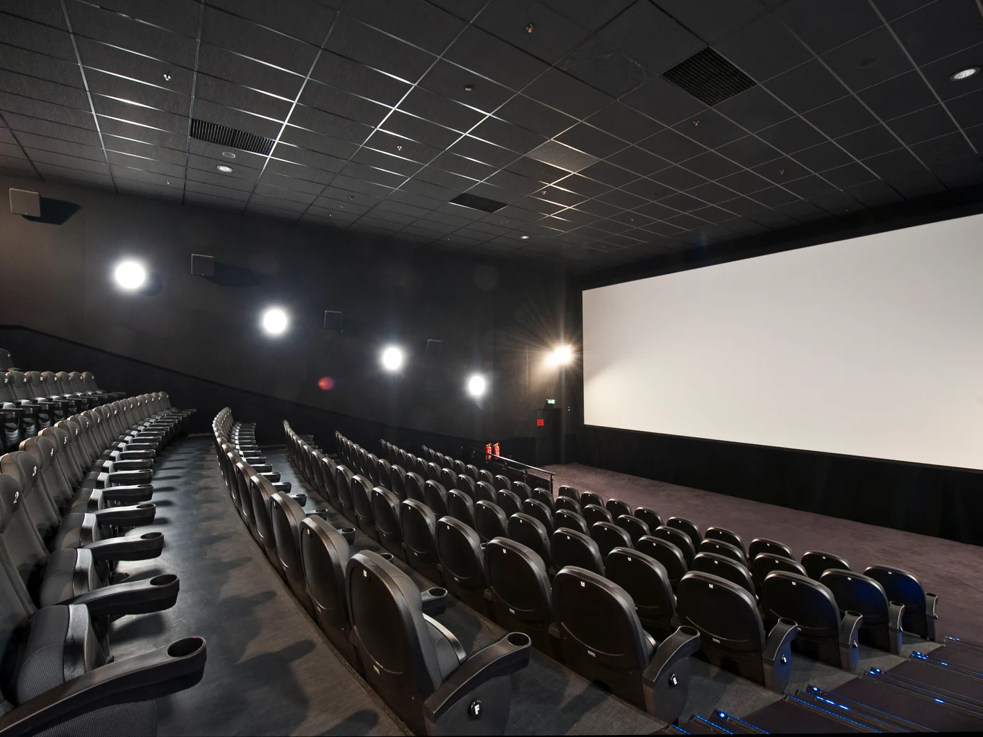 Kino teatras "Multikino" - 1