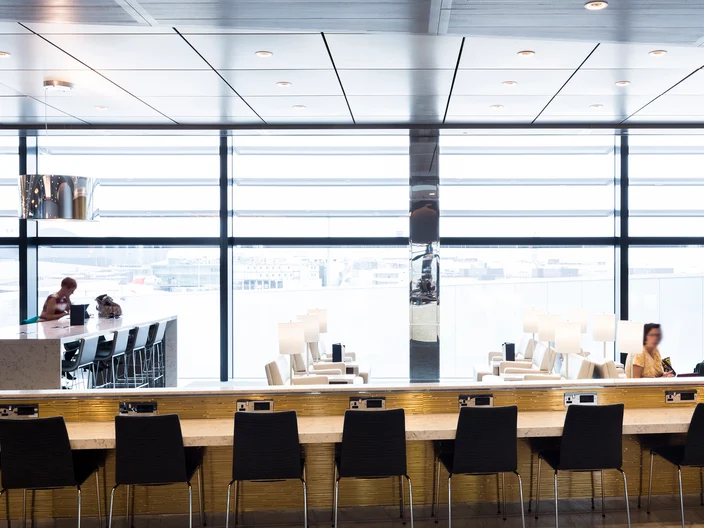 UK-United-Airlines-Global-First-Lounge-and-United-Club-09