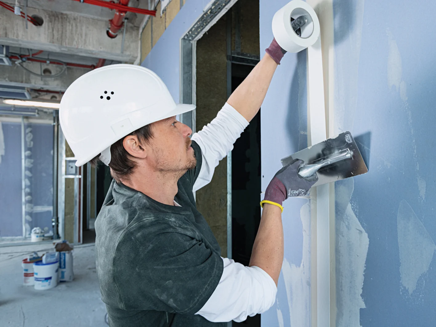 07_Spackling_II_workerKnauf_0291_G_WEB_sRGB