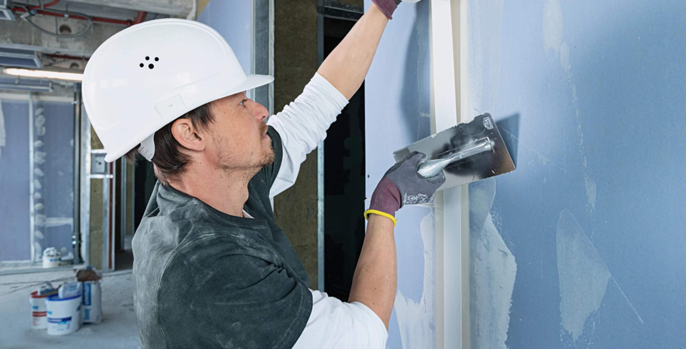 07_Spackling_II_workerKnauf_0291_G_WEB_sRGB