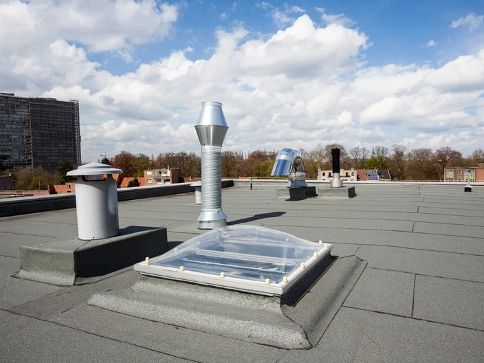 FlatRoof_shutterstock_430561927