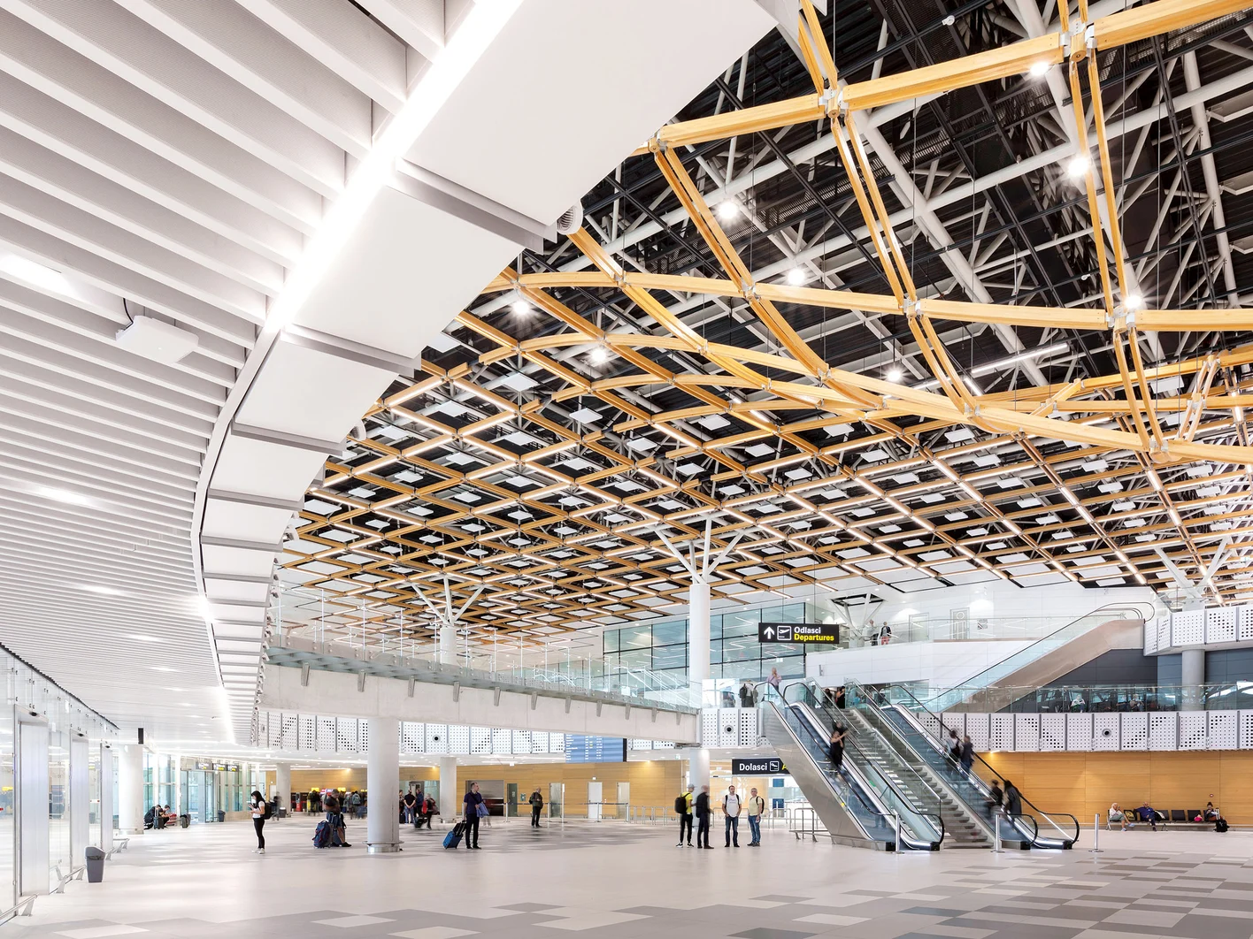 HR-Split-Airport-04