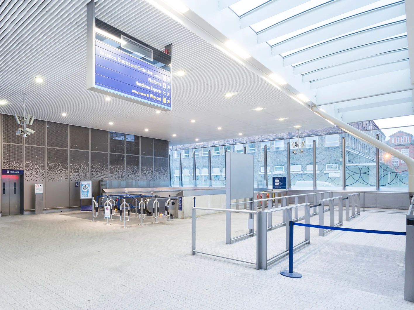 UK-Paddington-Train-Station-02