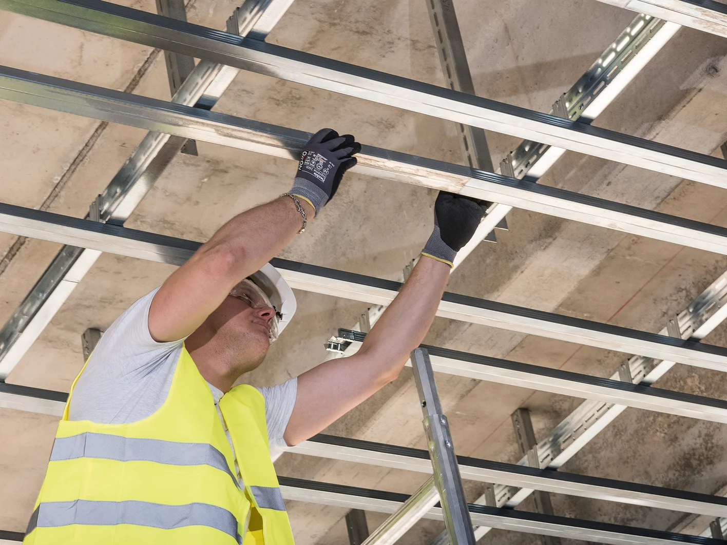Referenz Globus Eschborn Garage Verarbeitung Unterkonstruktion