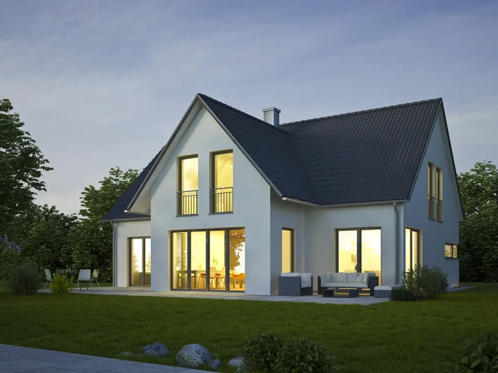 Haus Standard weiss am Abend