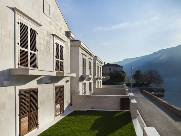 01-Dobrota Palazzi, Kotor
