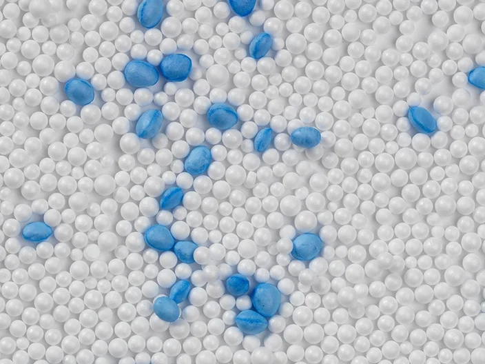 billes polystyrène blanches et bleues
