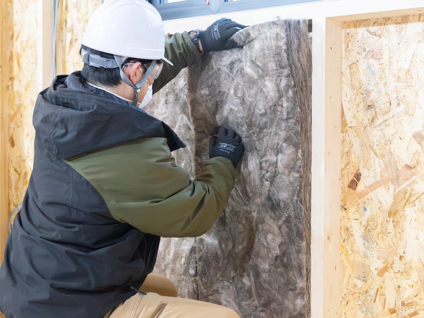 Earthwool unfaced batt install - Hachinohe case study