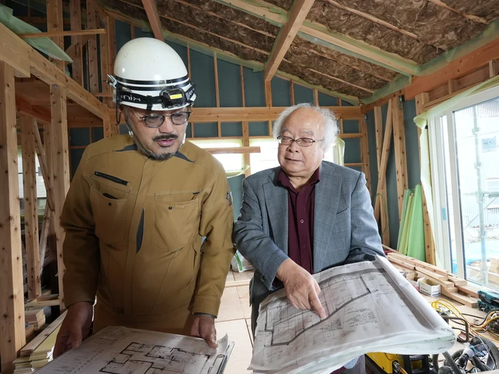 Noshiro case study - Mr Nishikata with builder
