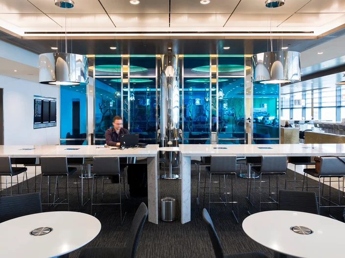 UK-United-Airlines-Global-First-Lounge-and-United-Club-08