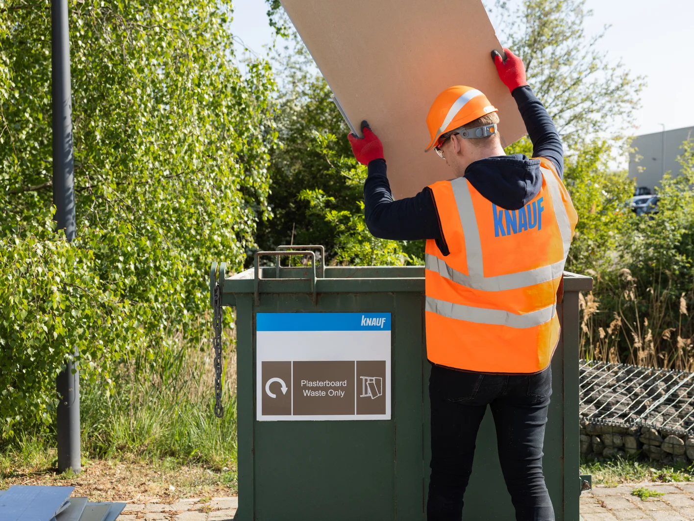 GY-UK-Employee disposing plasterboard