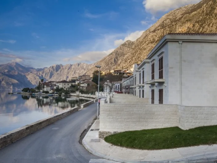 05-Dobrota Palazzi, Kotor