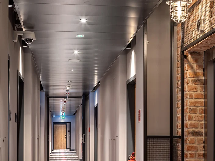 Mat-Ceiling-Suspension-Systems_PL-Moxy-Hotel.jpg