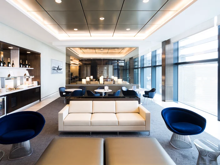 UK-United-Airlines-Global-First-Lounge-and-United-Club-13