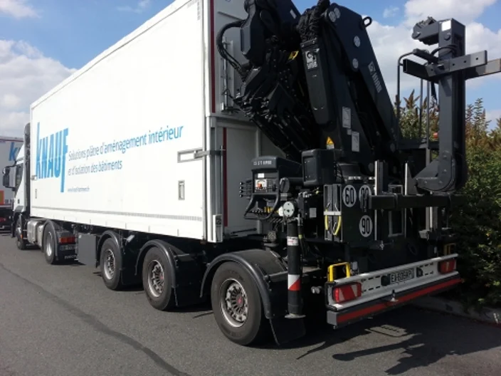 Camion de livraison Knauf