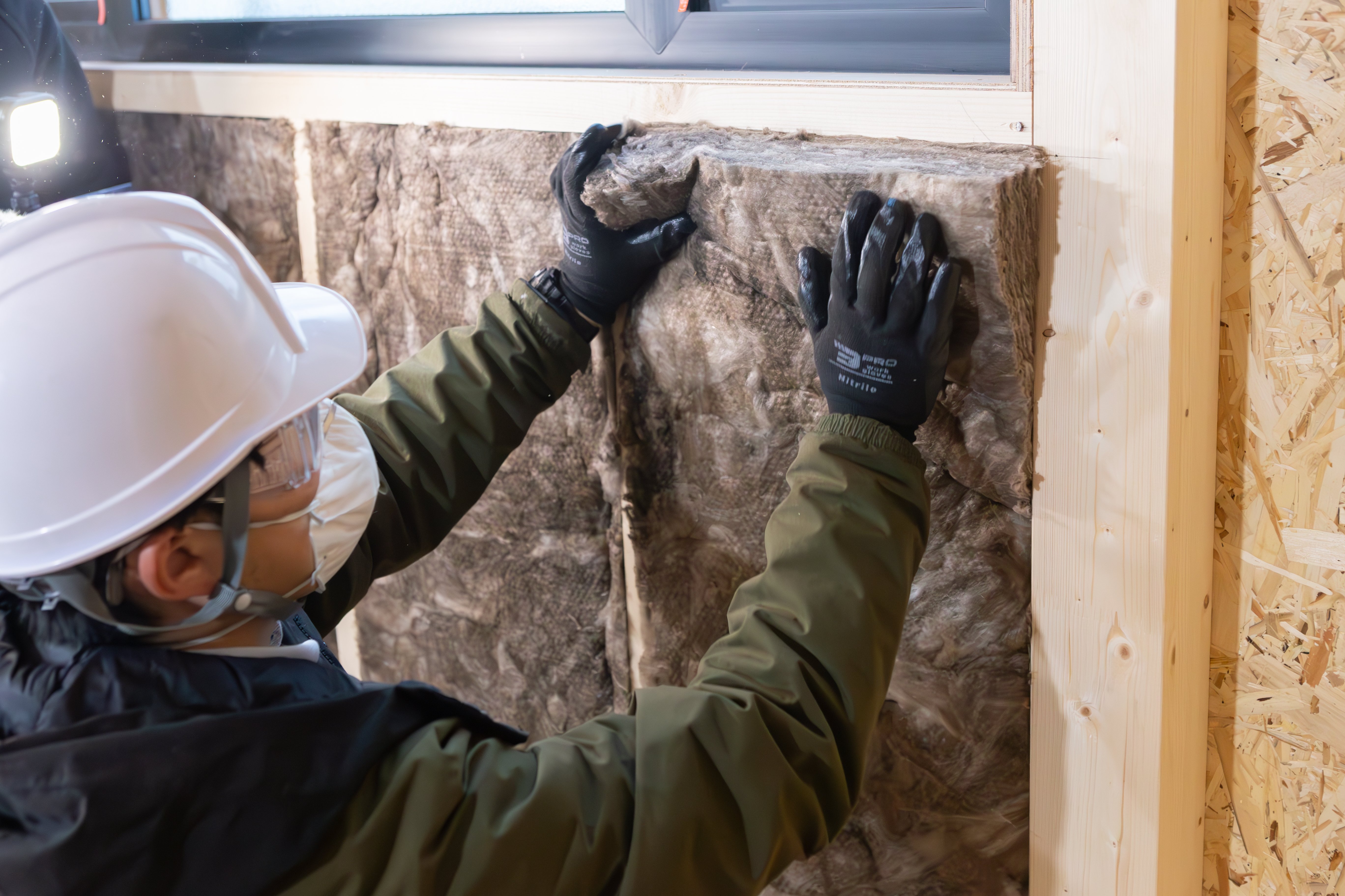 Earthwool unfaced batt install - Hachinohe case study