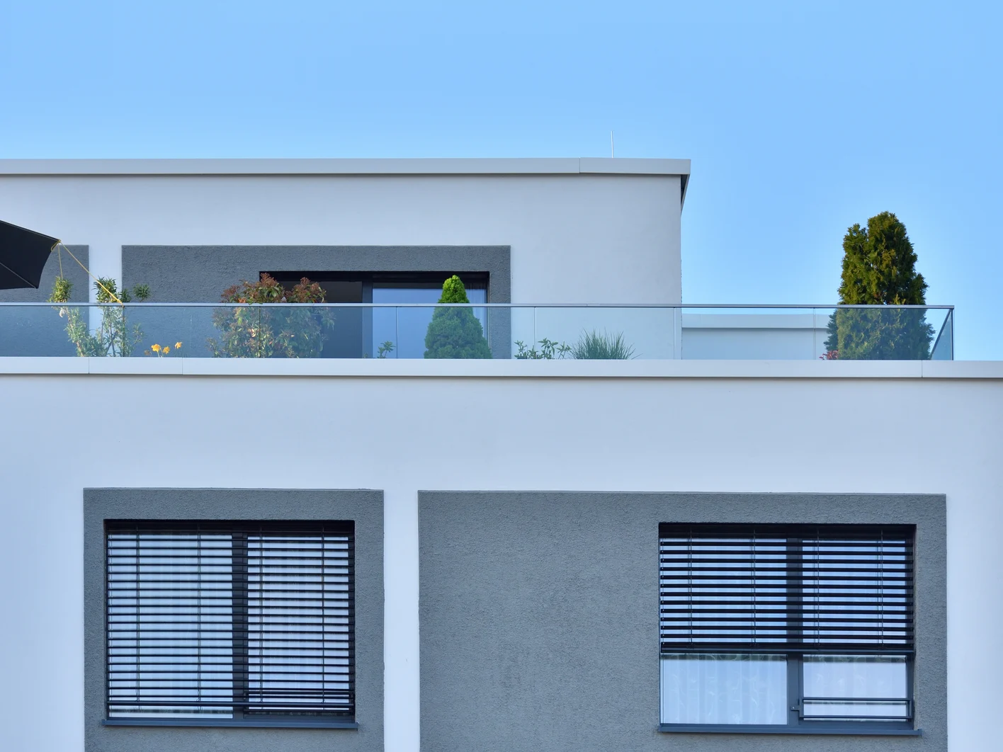 Balcony and observation deck with garden in a modern apartment b