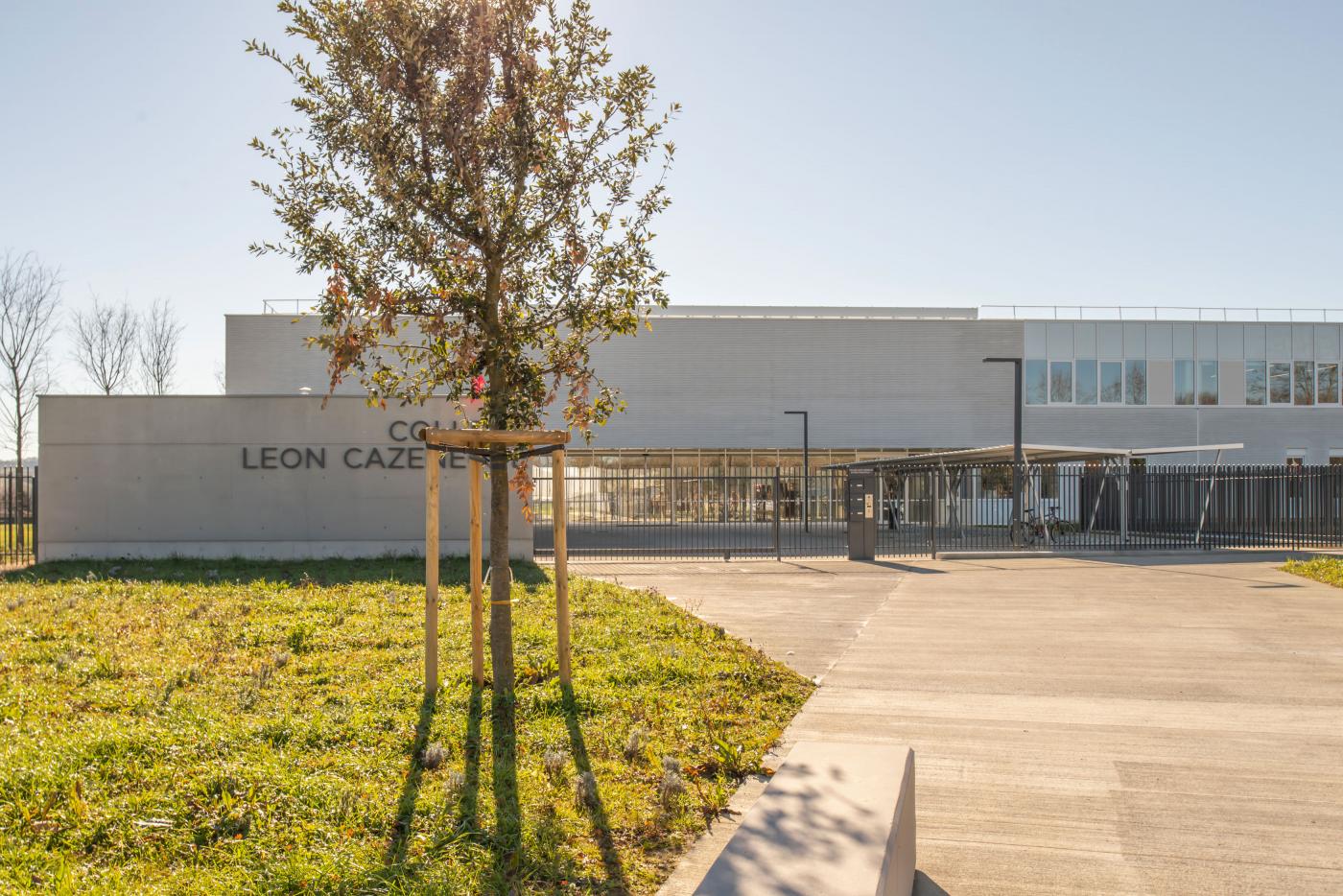 Devanture - Collège E4C1 de l'Isle-en-Dodon