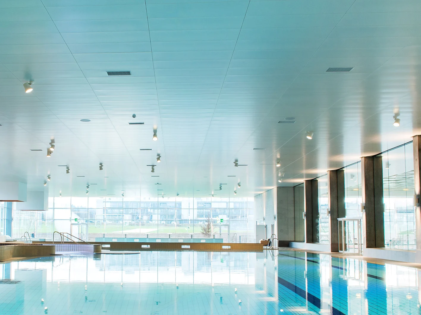 CH-Hallenbad-Indoor-Swimming-Pool-Uster-03