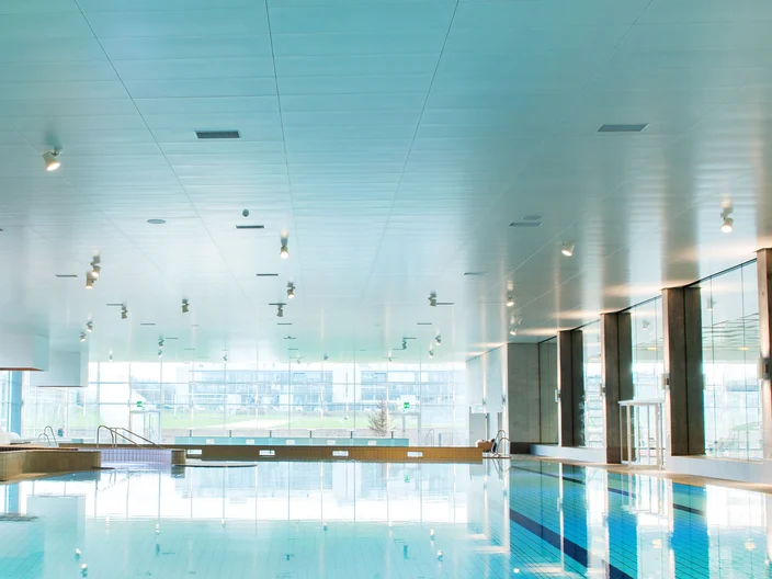 CH-Hallenbad-Indoor-Swimming-Pool-Uster-03