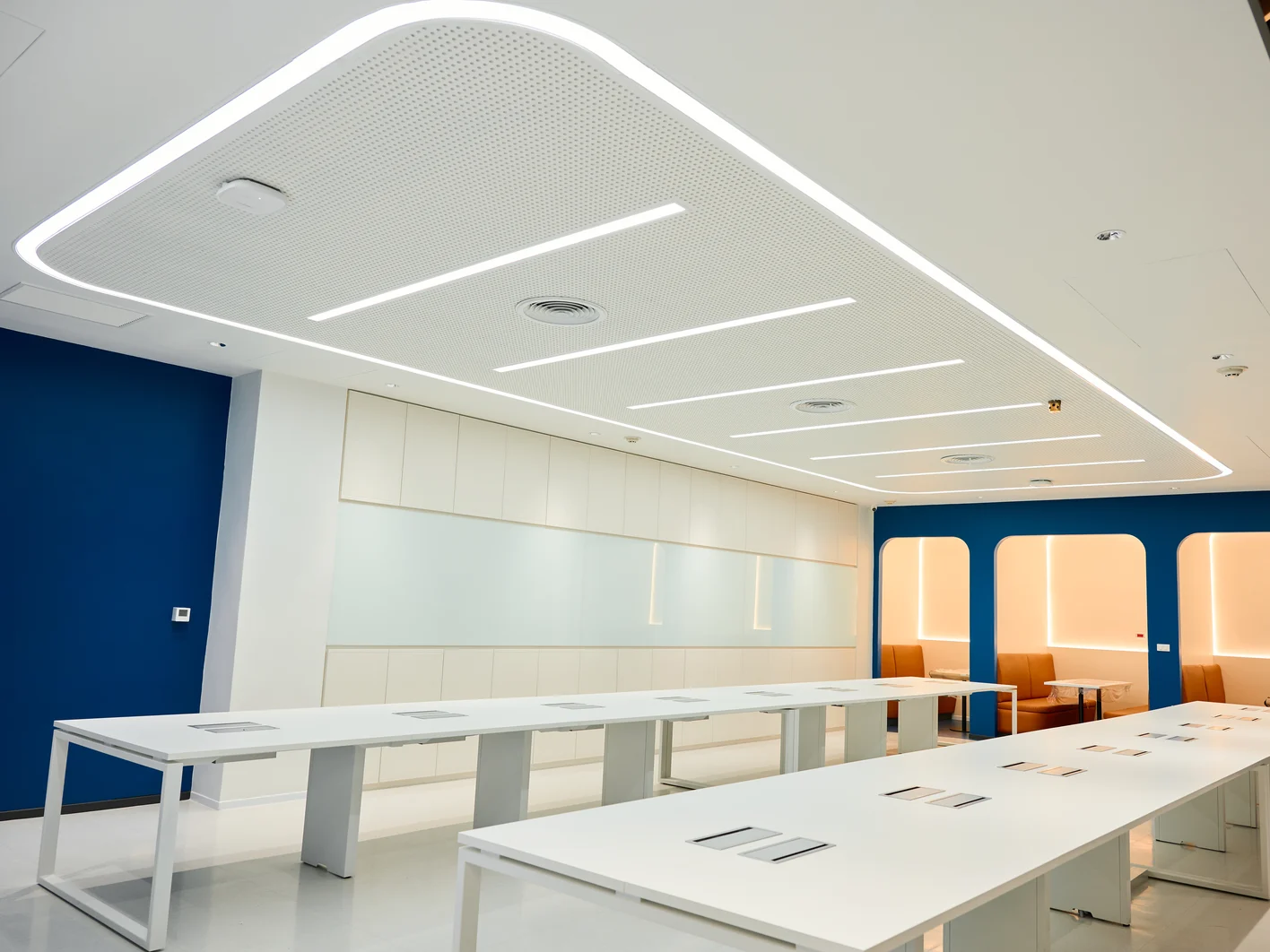 IT Max Building_Cleaneo Meeting Room 1