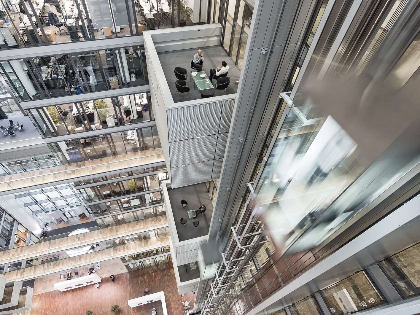 Referenz The Cube Eschborn Innenansicht mit Aufzug