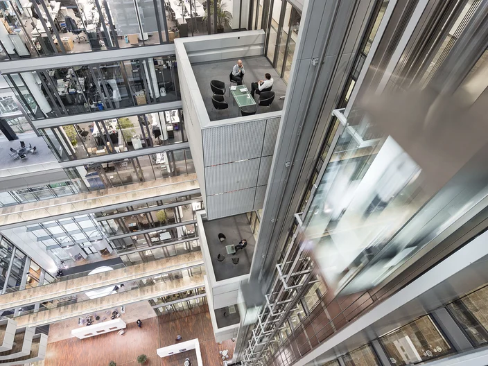 Referenz The Cube Eschborn Innenansicht mit Aufzug