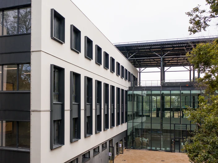 CAMPUS RÉGION DU NUMÉRIQUE - CHARBONNIÈRES-LES-BAINS aquapanel outdoor
