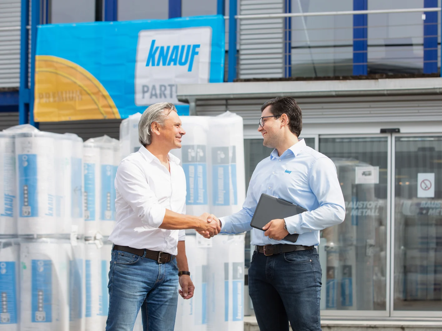 Customer and employee shaking hands-2
