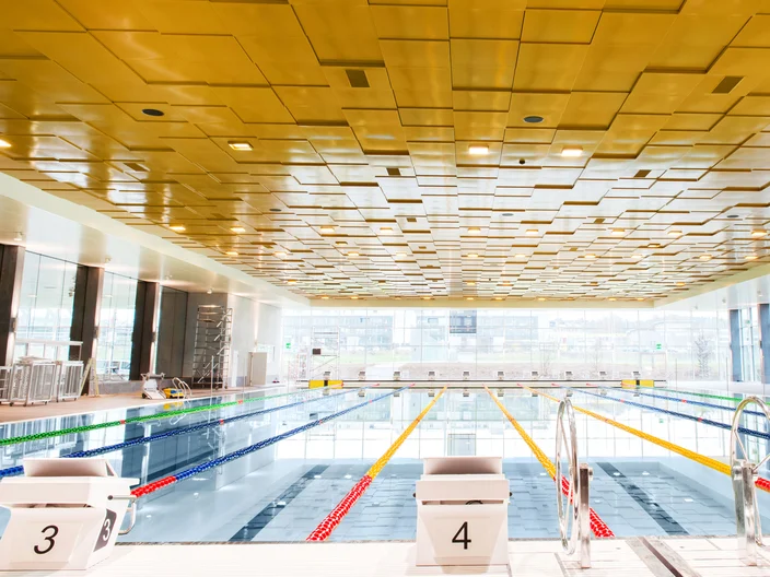 CH-Hallenbad-Indoor-Swimming-Pool-Uster-02